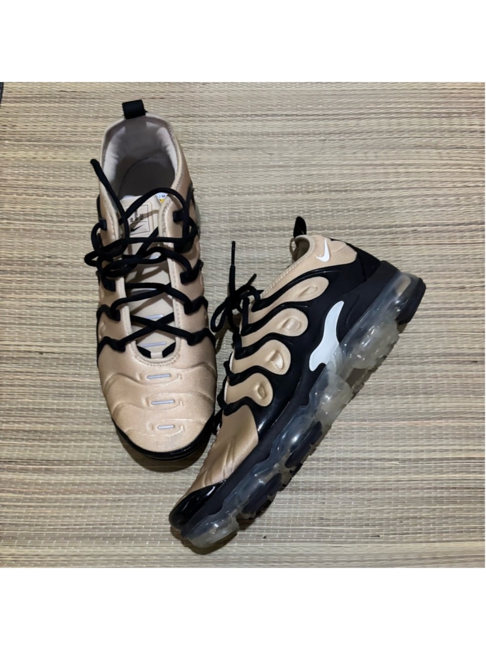 NEW Nike VaporMax Plus Sneakers in Beige and Black Men’s 8/Women’s 9.5 or EU 41